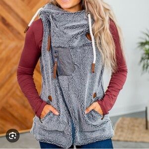 Wanakome Gray Sherpa Vest